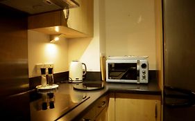 Newly Refurbished 1 Bed First Floor Apartment With Wifi